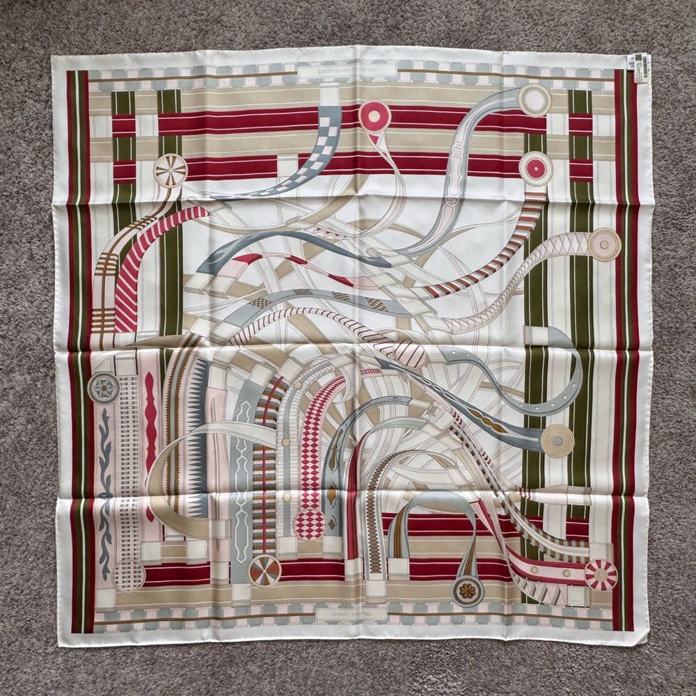 Hermès Silk Scarf with Geometric Design 90 - Picture 3 of 4